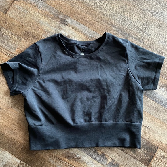 NWOT OFFLINE By Aerie Sidewalk Seamless Cropped T-Shirt - Picture 2 of 14